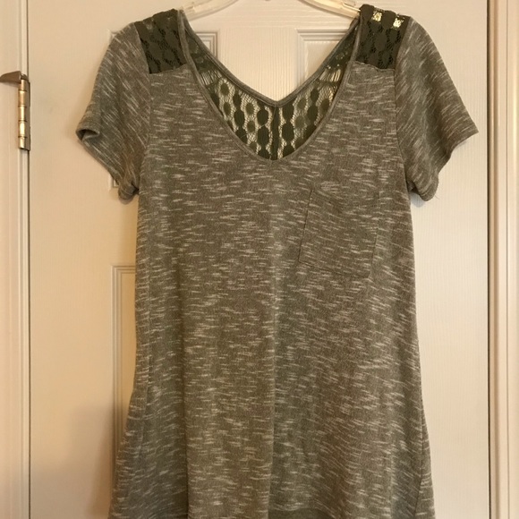 Green lace panel top - Picture 1 of 3